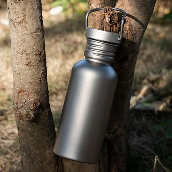 Bouteille Titane Pur 99,8% Ultra-Légère - 3 Tailles 500ml/600ml/750ml Premium Outdoor - Camp de Base Farzen