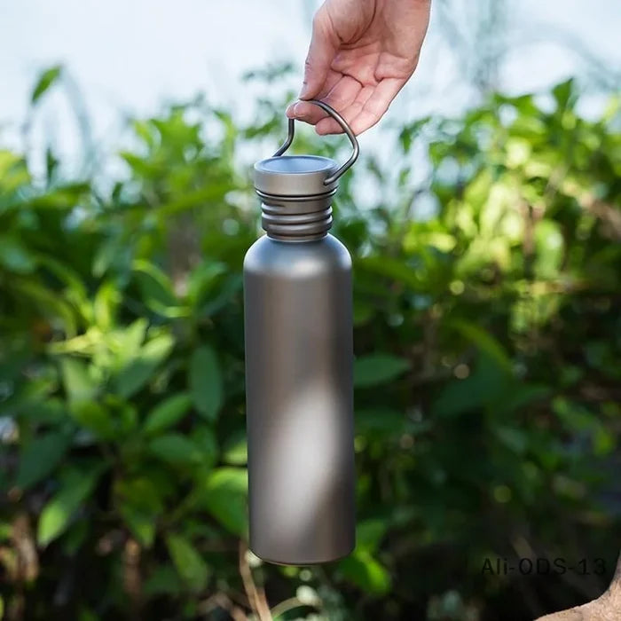 Bouteille Titane Pur 99,8% Ultra-Légère - 3 Tailles 500ml/600ml/750ml Premium Outdoor - Camp de Base Farzen