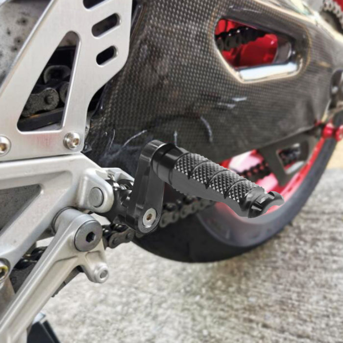 Black 40mm adjustable extension foot pegs for Suzuki GSX-R 1000, 600, 750 R-FIGHT, installed on motorcycle front.