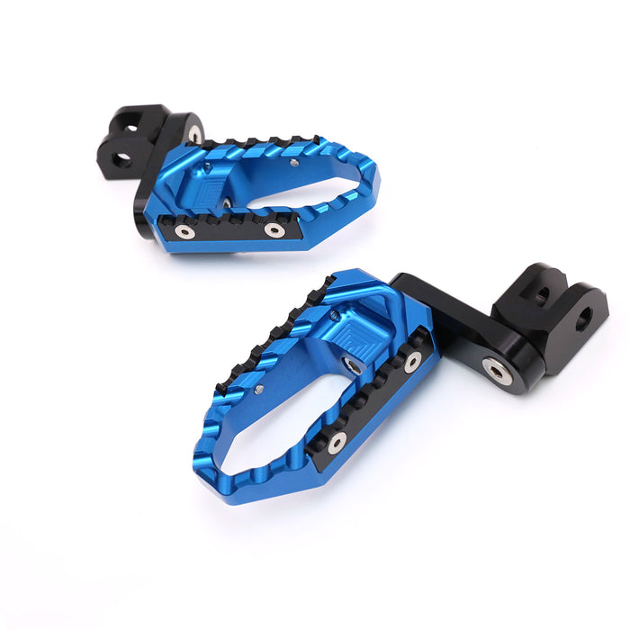 Black 40mm extension foot pegs for Triumph Speed Triple R and Street Triple by MC Motoparts, designed for adjustable riding comfort.