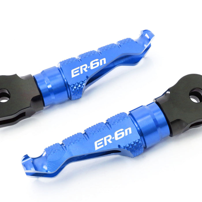 Front MC Motoparts R-FIGHT foot pegs for Kawasaki ER-6N 05-16 with engraved logo, standard motorcycle foot pegs.