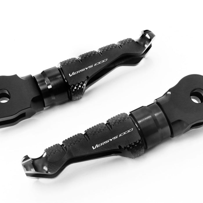 Front MC Motoparts R-FIGHT foot pegs for Kawasaki Versys 1000 2012-2024 with engraved logo, standard motorcycle foot pegs.