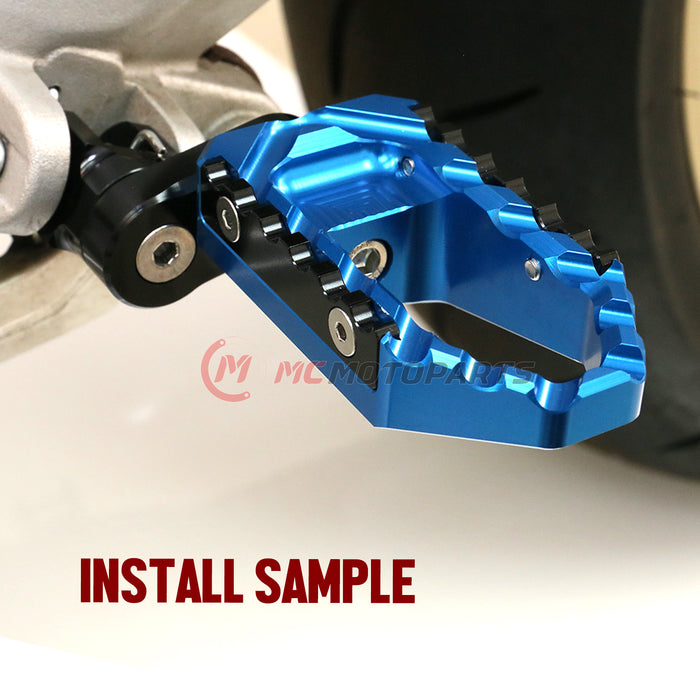 Rear 25mm extension touring foot pegs for Suzuki GSX-R 600 750, black MC Motoparts adjustable wide foot pegs installed on motorcycle.